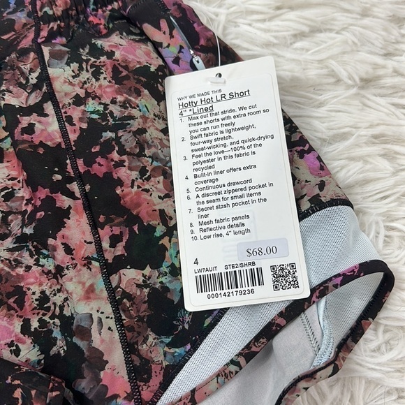 NWT Lululemon Hotty Hot Low-Rise Lined Short 4" Stencil Blossom Red Multi - Picture 2 of 4